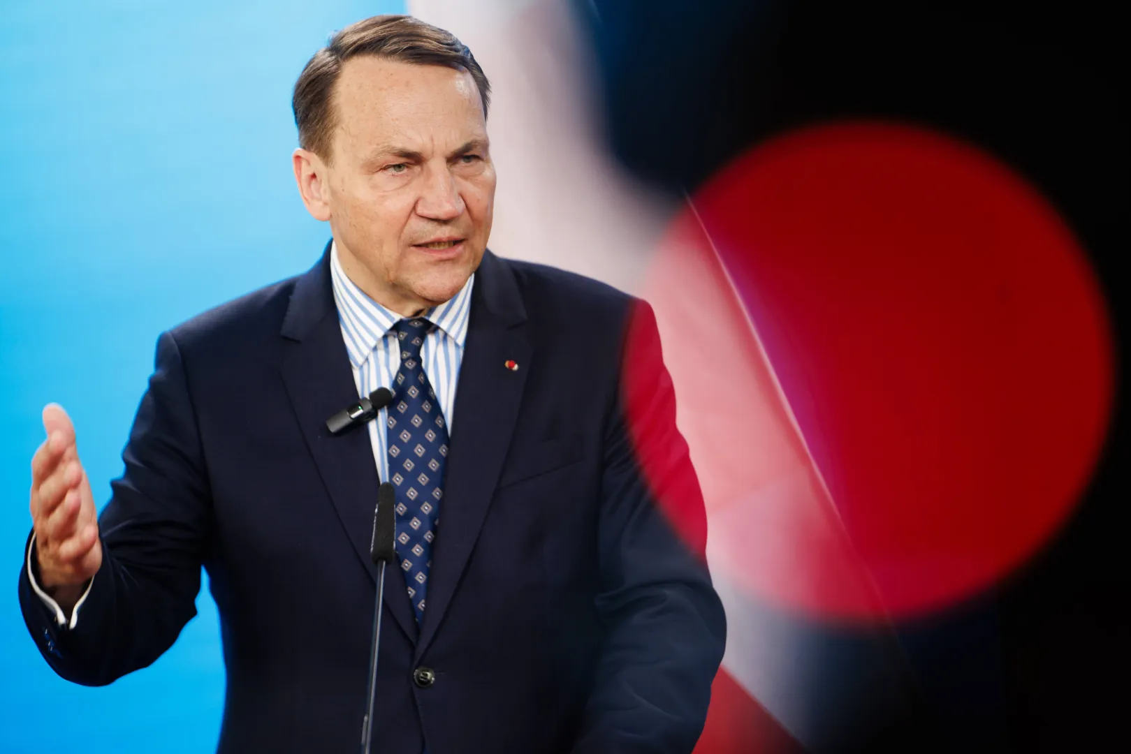 Wicepremier, szef MSZ Radosław Sikorski. Fot. PAP/EPA/CLEMENS BILAN