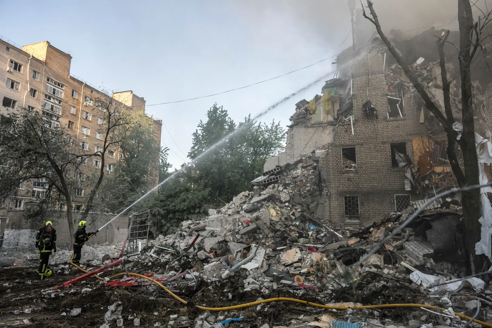 Наслідки російського обстрілу Києва. Fot. PAP/Vladyslav Musiienko
