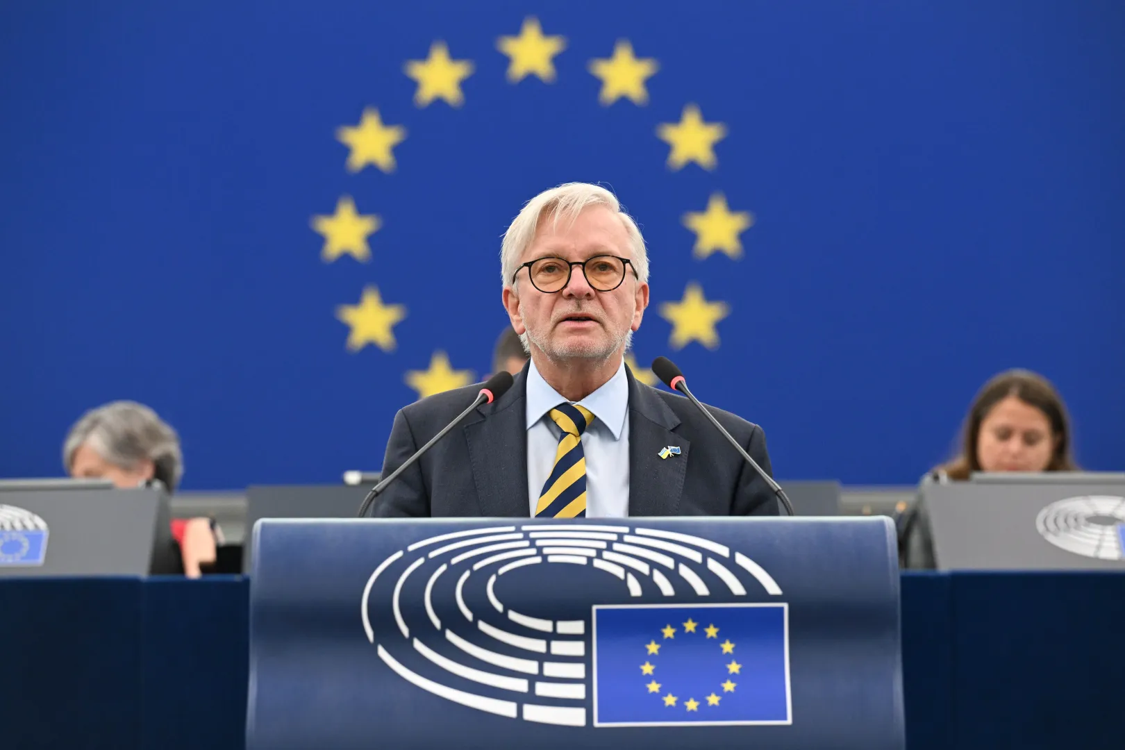 Sprawozdawca, europoseł Michael Gahler. Fot. PAP/Wiktor Dąbkowski