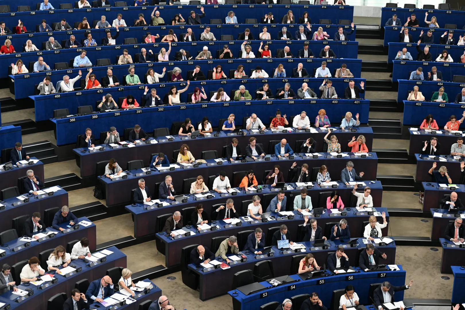 Europosłowie na sali obrad Parlamentu Europejskiego w Strasburgu. Fot. PAP/	Wiktor Dąbkowski