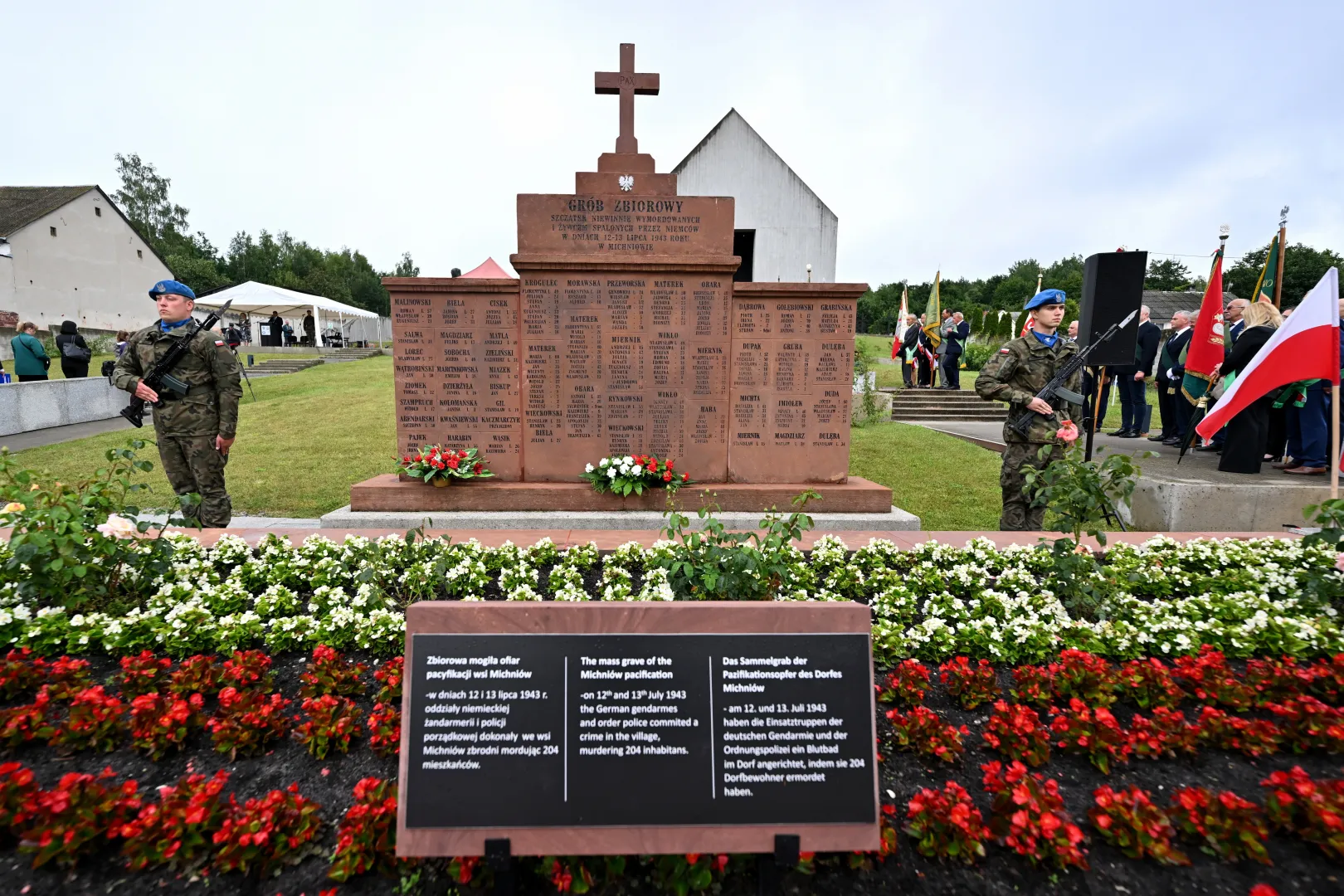 Uroczyste obchody Dnia Walki i Męczeństwa Wsi Polskiej oraz 83. Rocznicy Pacyfikacji Wsi Michniów na terenie Mauzoleum Martyrologii Wsi Polskich w Michniowie. Fot. PAP/Piotr Polak