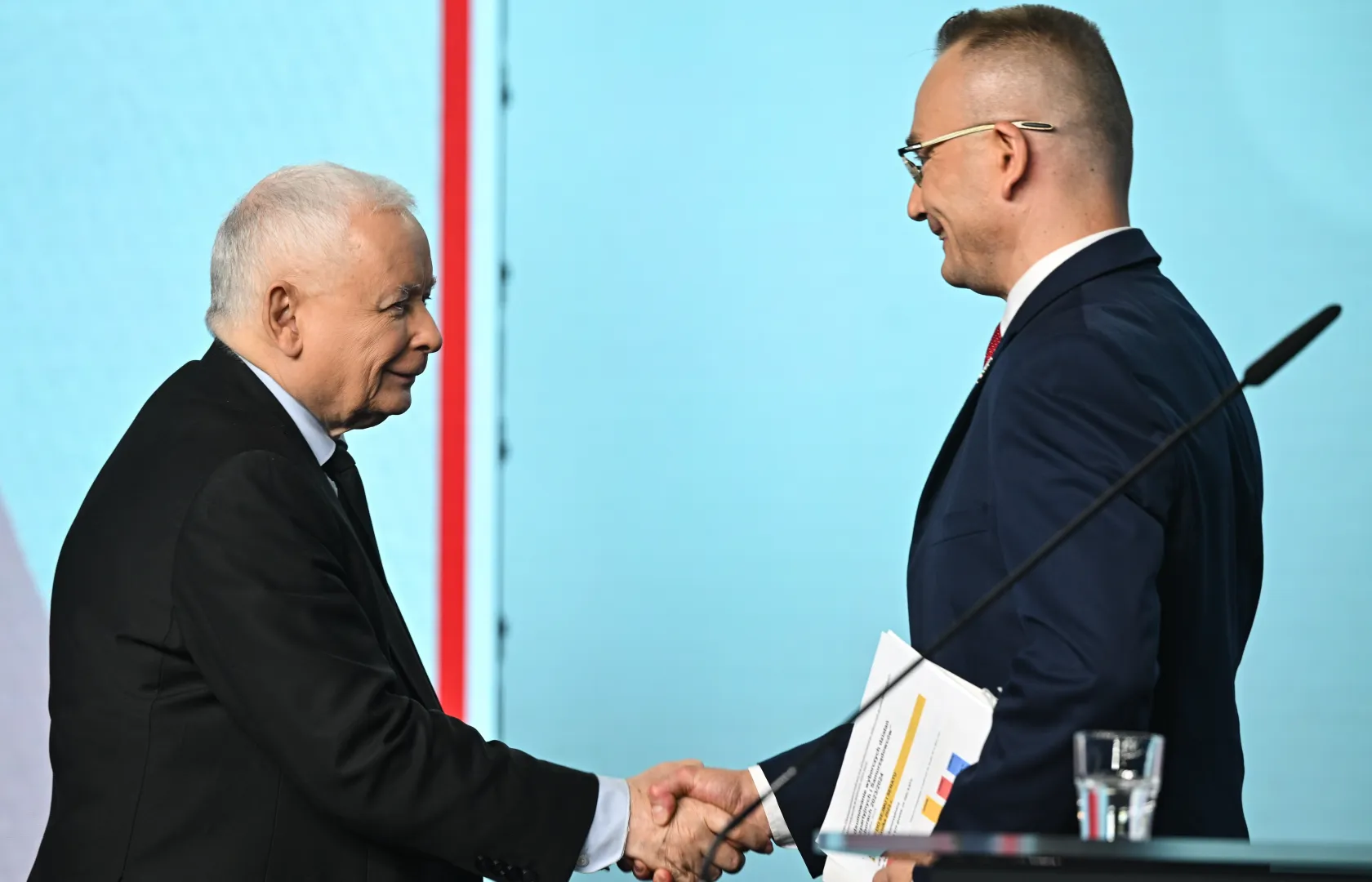 Prezes Prawa i Sprawiedliwości Jarosław Kaczyński oraz lider Bezpartyjnych Samorządowców Marek Woch. Fot. PAP/Radek Pietruszka