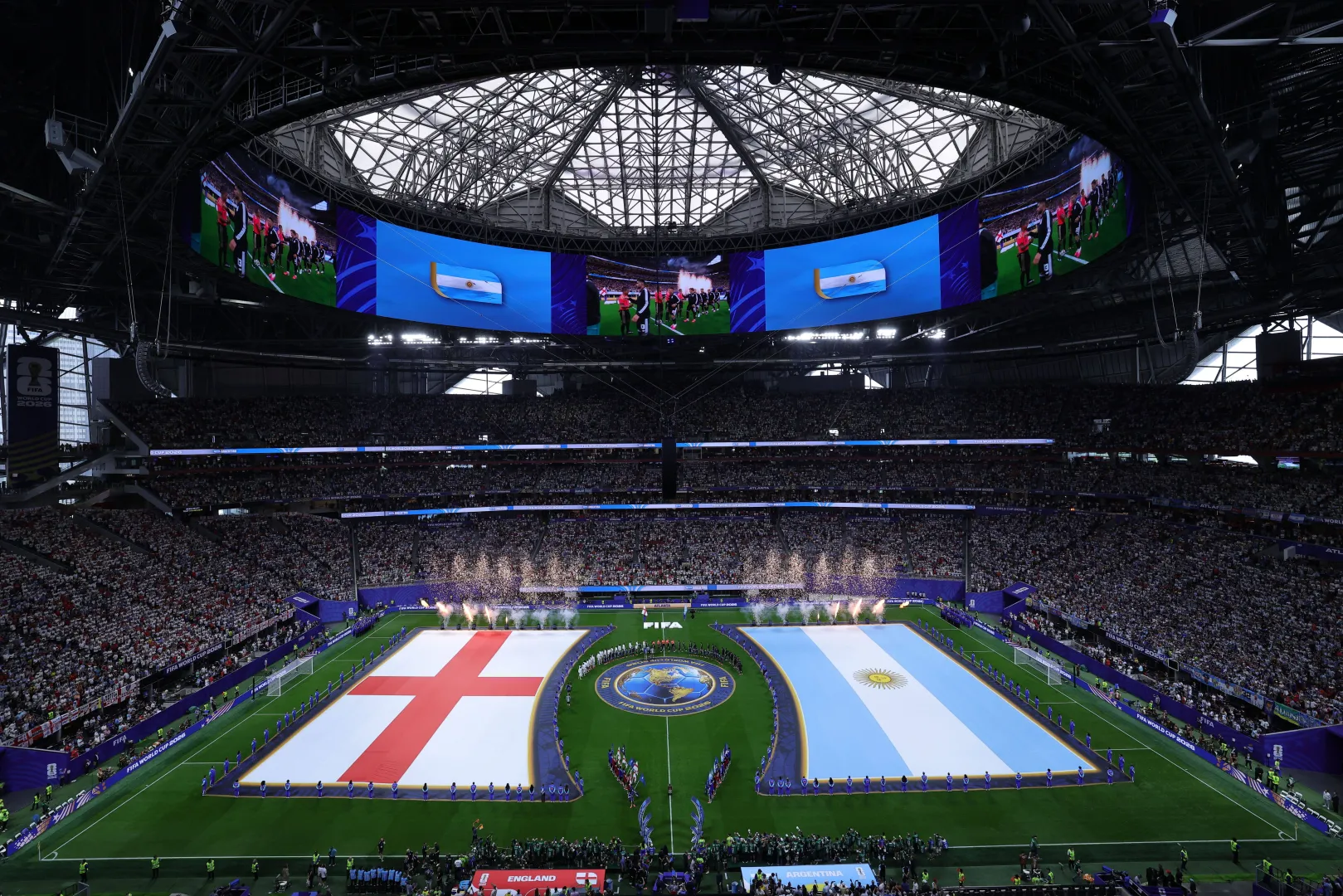 Oprawa przed meczem Anglia-Argentyna, zdjęcie ilustracyjne, fot. PAP/EPA/CRISTOBAL HERRERA-ULASHKEVICH