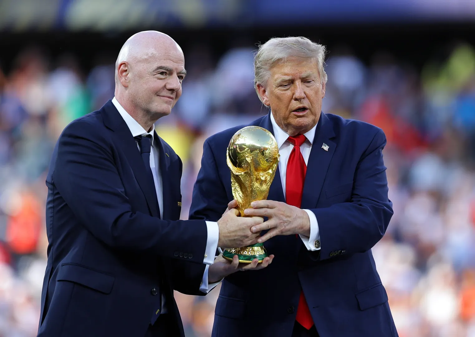 Gianni Infantino, Donald Trump. Fot. PAP/EPA/CHRISTOPHER NEUNDORF