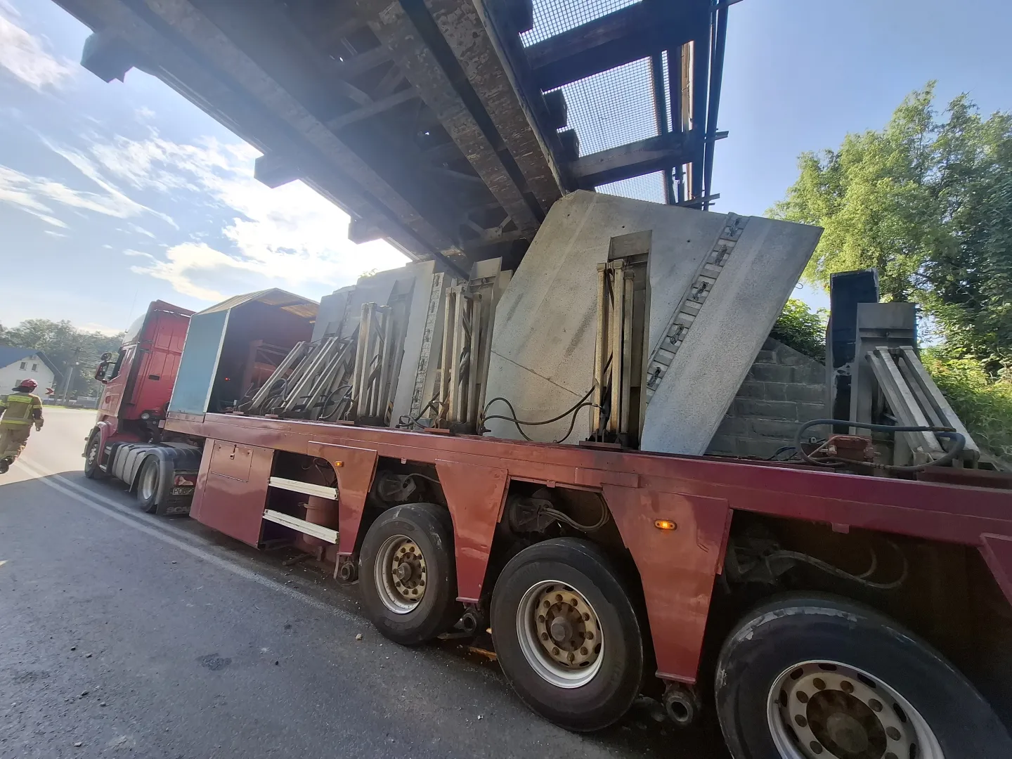 Kolej poinformowała, że na miejscu pracują odpowiednie służby. Fot. GDDKiA