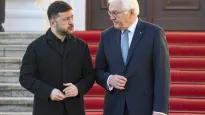 Prezydent Ukrainy Wołodymyr Zełenski i prezydent Niemiec Frank-Walter Steinmeier. Fot. PAP/EPA/HANNIBAL HANSCHKE