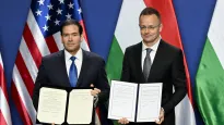 Sekretarz stanu USA Marco Rubio i minister spraw zagranicznych Węgier Peter Szijjarto. Fot. PAP/EPA/ZOLTAN MATHE