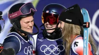 Od lewej: Anna Swenn Larsson, Mikaela Shiffrin i Camille Rast. Fot. PAP/EPA/DANIEL DAL ZENNARO