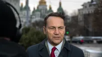 Minister spraw zagranicznych RP Radosław Sikorski podczas rozmowy z dziennikarzami w Kijowie, fot. PAP/Vladyslav Musiienko