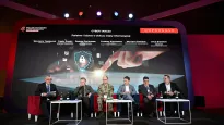 Od lewej: prowadzący, redaktor naczelny Polskiej Agencji Prasowej Wojciech Tumidalski, zastępca szefa KPRM Jakub Stefaniak, zastępca Dowódcy Komponentu Wojsk Obrony Cyberprzestrzeni płk. Paweł Doniec, dyrektor zarządzający Dell Technologies Polska Dariusz Piotrowski, prezes zarządu Polskiej Wytwórni Papierów Wartościowych Zygmunt Kostkiewicz oraz prezes Krajowej Rady Radców Prawnych Włodzimierz Chróścik. Fot. PAP/Marcin Obara