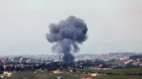 11 maja 2026 roku. Dym nad wioską w południowym Libanie po izraelskim ataku Fot. PAP/EPA/ATEF SAFADI