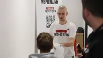 "Łatwogang" podczas zbiórki prowadzonej dla Fundacji Cancer Fighters na platformie YouTube, fot. PAP/Leszek Szymański