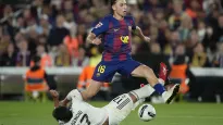 Pomocnik Barcelony Fermin Lopez podczas El Clasico, fot. PAP/EPA/EFE/ENRIC FONTCUBERTA