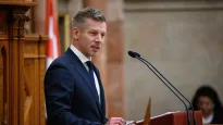Peter Magyar w węgierskim parlamencie, fot. PAP/EPA/MTI/Boglarka Bodnar