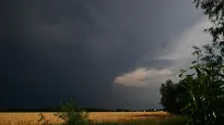  Lokalnie mogą wystąpić burze w trakcie których możliwy jest drobny grad. Fot. PAP/Michał Zieliński