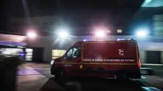 Ambulans we Francji, zdjęcie ilustracyjne, fot. PAP/EPA/Mohammed Badra