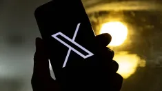 Logo platformy X Fot. PAP/EPA/ETIENNE LAURENT