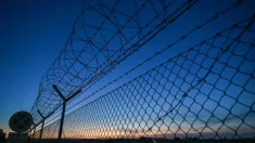 Teren lotniska, zdjęcie ilustracyjne, fot. PAP/Darek Delmanowicz