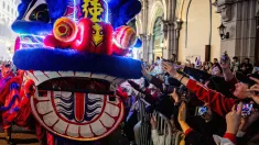 Inauguracja Roku Ognistego Konia w Chinach. Fot. PAP/EPA/LEUNG MAN HEI 