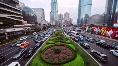 Chińska ulica (zdjęcie ilustracyjne). Fot. EPA/ALEX PLAVEVSKI