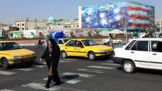 Antyamerykański billboard na ulicy Teheranu Fot. PAP/EPA/ABEDIN TAHERKENAREH