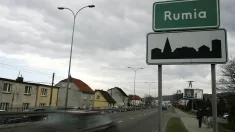 Rumia, tablica z nazwą miasta. Fot. PAP/Adam Warżawa
