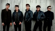 Ellis Murphy jako Paul McCartney, Patrick Gilmore jako Pete Best, Rhys Mannion jako John Lennon, Harvey Brett jako George Harrison i Louis Landau jako Stu Sutcliffe. Fot. W&B Television