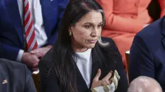 Tulsi Gabbard. Fot. PAP/EPA/	JIM LO SCALZO