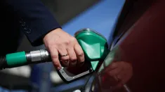 Od soboty do poniedziałku maksymalne ceny paliw: benzyna Pb95 - 6,05 zł za litr, diesel - 6,34 zł za litr. Fot. PAP/	Leszek Szymański