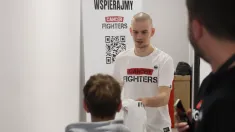 "Łatwogang" podczas zbiórki prowadzonej dla Fundacji Cancer Fighters na platformie YouTube, fot. PAP/Leszek Szymański