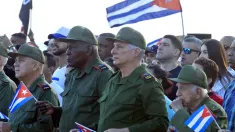 Prezydent Kuby Miguel Diaz-Canel (w środku), fot. PAP/EPA/EFE/Ernesto Mastrascusa