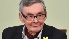 Były więzień obozu koncentracyjnego w Auschwitz, działacz społeczny, dziennikarz i historyk prof. Marian Turski podczas spotkania w Sejmie zorganizowanego przez polityków Lewicy przed 80. rocznicą wybuchu powstania w getcie warszawskim, 18 kwietnia 2023 r. Fot. PAP/Radek Pietruszka