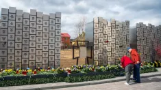 Uroczystości żałobne w Buczy k. Kijowa w trzecią rocznicę wyzwolenia miejscowości spod rosyjskiej okupacji. PAP/Vladyslav Musiienko