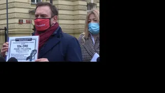 Posłowie Lewicy przed spotkaniem w KPRM, fot. Lewica/Twitter