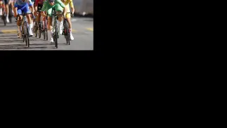 Belg Wout van Aert z ekipy Jumbo-Visma wygrał w Lozannie ósmy etap Tour de France. Fot. YOAN VALAT PAP/EPA