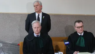 Były minister sprawiedliwości Cezary Grabarczyk na sali sądowej Fot. PAP/Marian Zubrzycki