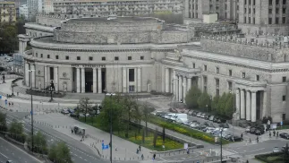 Teren po przedwojennej kamienicy w sąsiedztwie Pałacu Kultury i Nauki w Warszawie, Sala Kongresowa, fot. PAP/Marcin Obara