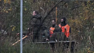 Funkcjonariusze służb podczas poszukiwań Grzegorza Borysa Fot. PAP/Adam Warżawa