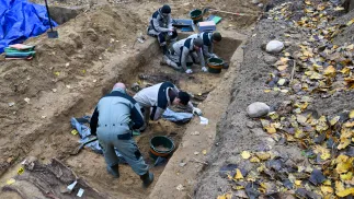 Prace archeologiczne na terenie Stalagu II D w Stargardzie Fot. PAP/Marcin Bielecki
