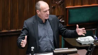 Paweł Kukiz na sali obrad sejmu, fot. PAP/Paweł Supernak