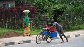 Problemy z brakiem dostępu do internetu występują między innymi w Sierra Leone, Liberii i Nigerii. Fot. PAP/	Radek Pietruszka (zdjęcie ilustracyjne)