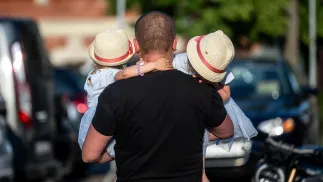 Dzień Ojca to święto obchodzone na całym świecie, które ma na celu uhonorowanie ojców i ich roli w rodzinie oraz społeczeństwie. Fot. PAP/Tytus Żmijewski