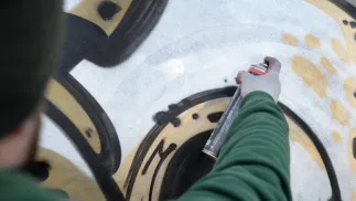 Służewiecki mur to miejsce kultowe w środowisku artystycznym. Jest najdłuższym w Europie w pełni zagospodarowanym przez subkulturę. Fot. PAP/Jacek Turczyk