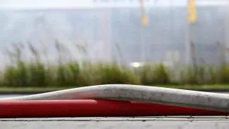 Strażacy gaszą pożar marketu budowlanego w Krośnie, fot. PAP/Darek Delmanowicz