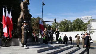 Prezydent RP Andrzej Duda złożył wieniec przed pomnikiem Marszałka Józefa Piłsudskiego. Fot. PAP/Paweł Supernak