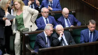 Henryk Kowalczyk (pierwszy z lewej) podczas rozmowy z Jarosławem Kaczyńskim w Sejmie Fot. PAP/Leszek Szymański