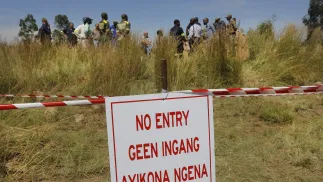 Teren nielegalnej kopalni w RPA Fot. PAP/EPA/KIM LUDBROOK