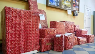 Paczki dla potrzebujących Fot. PAP/Darek Delmanowicz