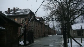 Brama KL Auschwitz, fot. PAP/Jarek Praszkiewicz