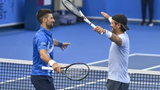 Novak Djokovic i Fernando Verdasco. Fot. PAP/EPA/NOUSHAD THEKKAYIL